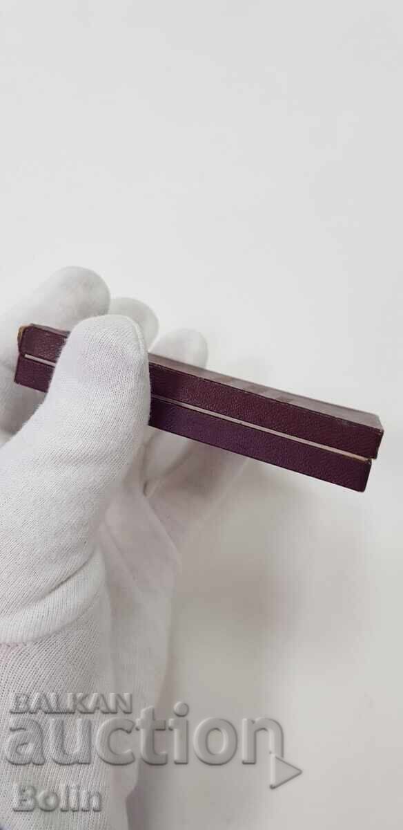 Licitație Cutia Regală pentru Medalia de Bronz a Meritului cu Coroană Licitație Cutia Regală pentru Medalia de Bronz a Meritului cu Coroană