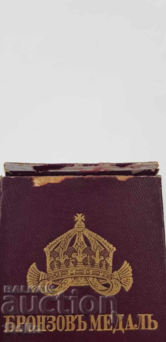 Livrarea Cutia Regală pentru Medalia de Bronz a Meritului cu Coroană Livrarea Cutia Regală pentru Medalia de Bronz a Meritului cu Coroană