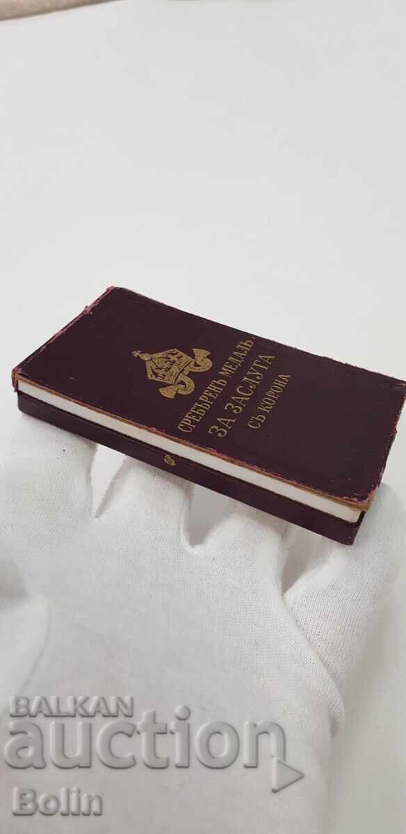 Royal Box for Silver Medal of Merit with Crown with price 48.00 BGN | € 24.54 Royal Box for Silver Medal of Merit with Crown with price 48.00 BGN | € 24.54