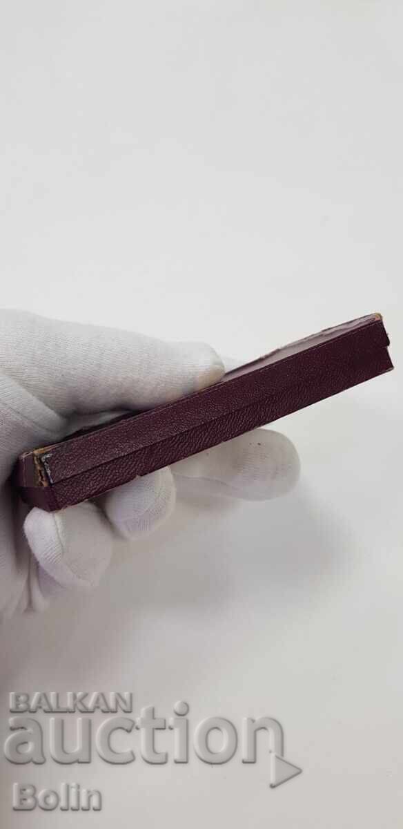 Аукцион Царска кутия за сребърен медал За Заслуга с корона Аукцион Царска кутия за сребърен медал За Заслуга с корона