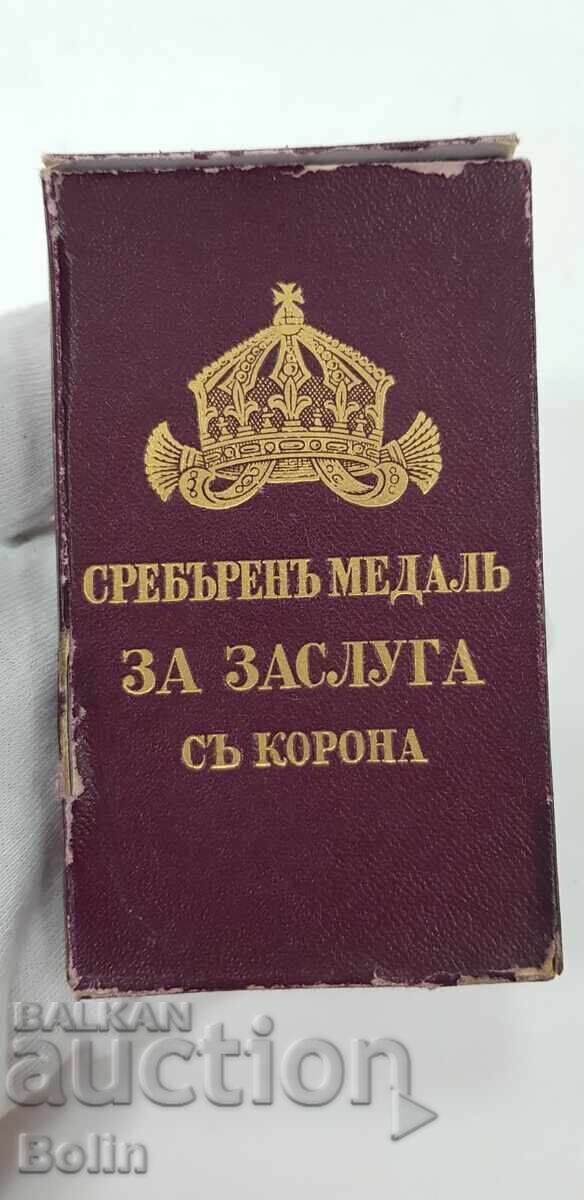 Царска кутия за сребърен медал За Заслуга с корона Царска кутия за сребърен медал За Заслуга с корона