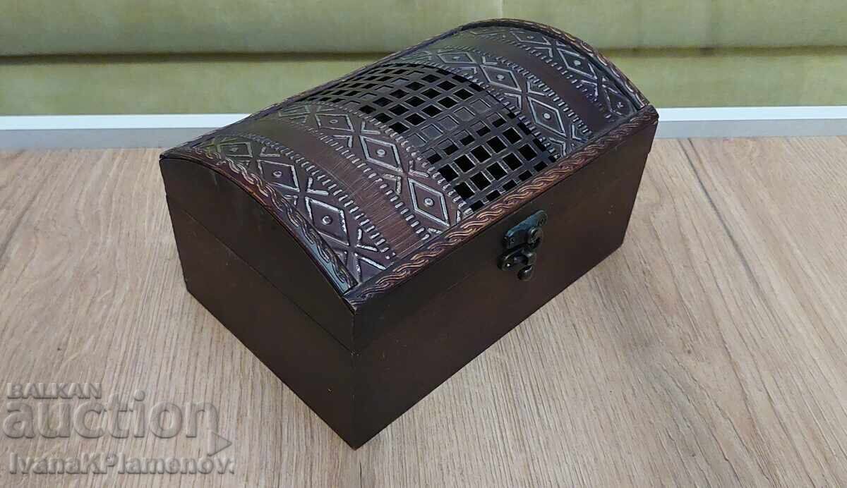 Wooden box for collectors, excellent with price 28.00 BGN | € 14.32 Wooden box for collectors, excellent with price 28.00 BGN | € 14.32