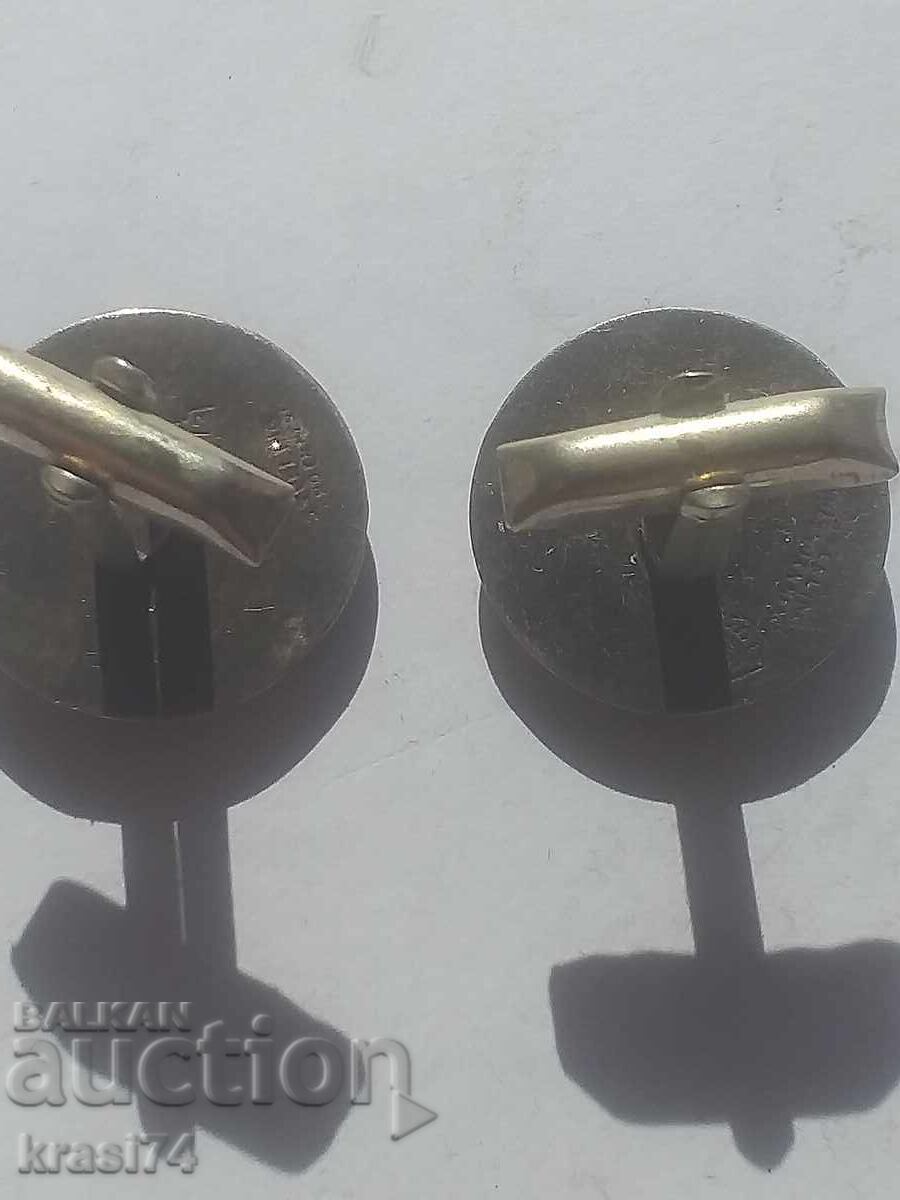 Сребърни копчета за ръкавели с цена 25.00 лв. | € 12.78 Сребърни копчета за ръкавели с цена 25.00 лв. | € 12.78