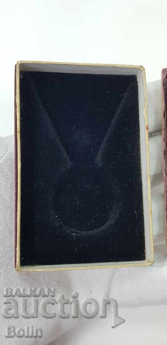 Royal Silver Medal Box For Merit with price 35.00 BGN | € 17.90