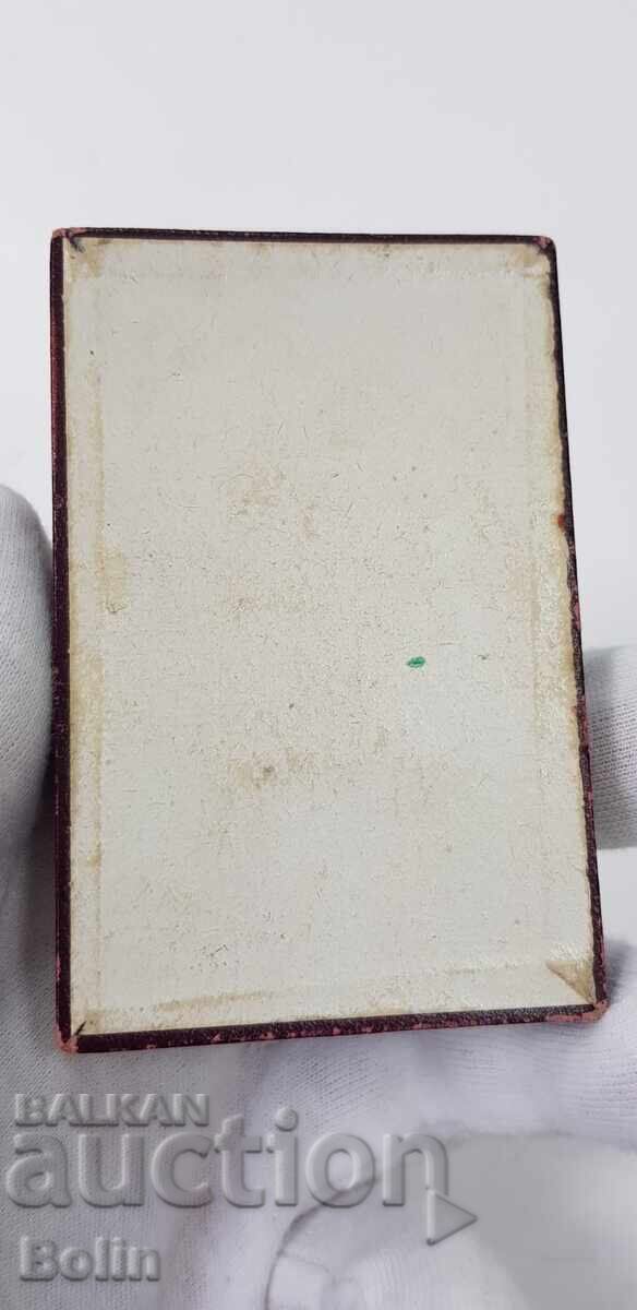 Delivery of Royal Silver Medal Box For Merit