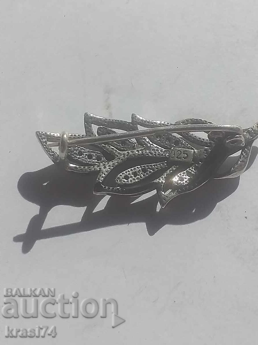 Silver brooch with price 15.00 BGN | € 7.67 Silver brooch with price 15.00 BGN | € 7.67