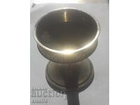 O ceașcă de argint