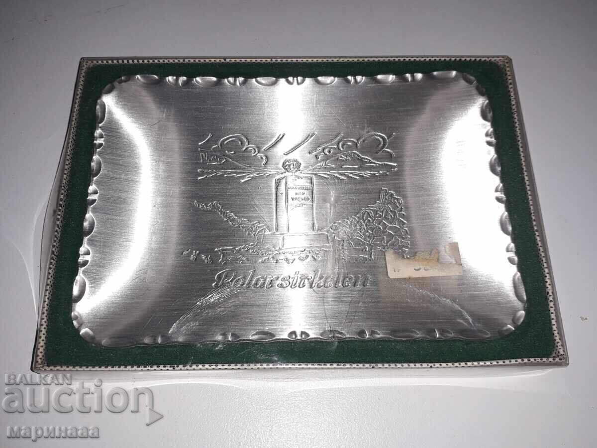 Auction  CUPCAKE. SOUVENIR. IN A BOX