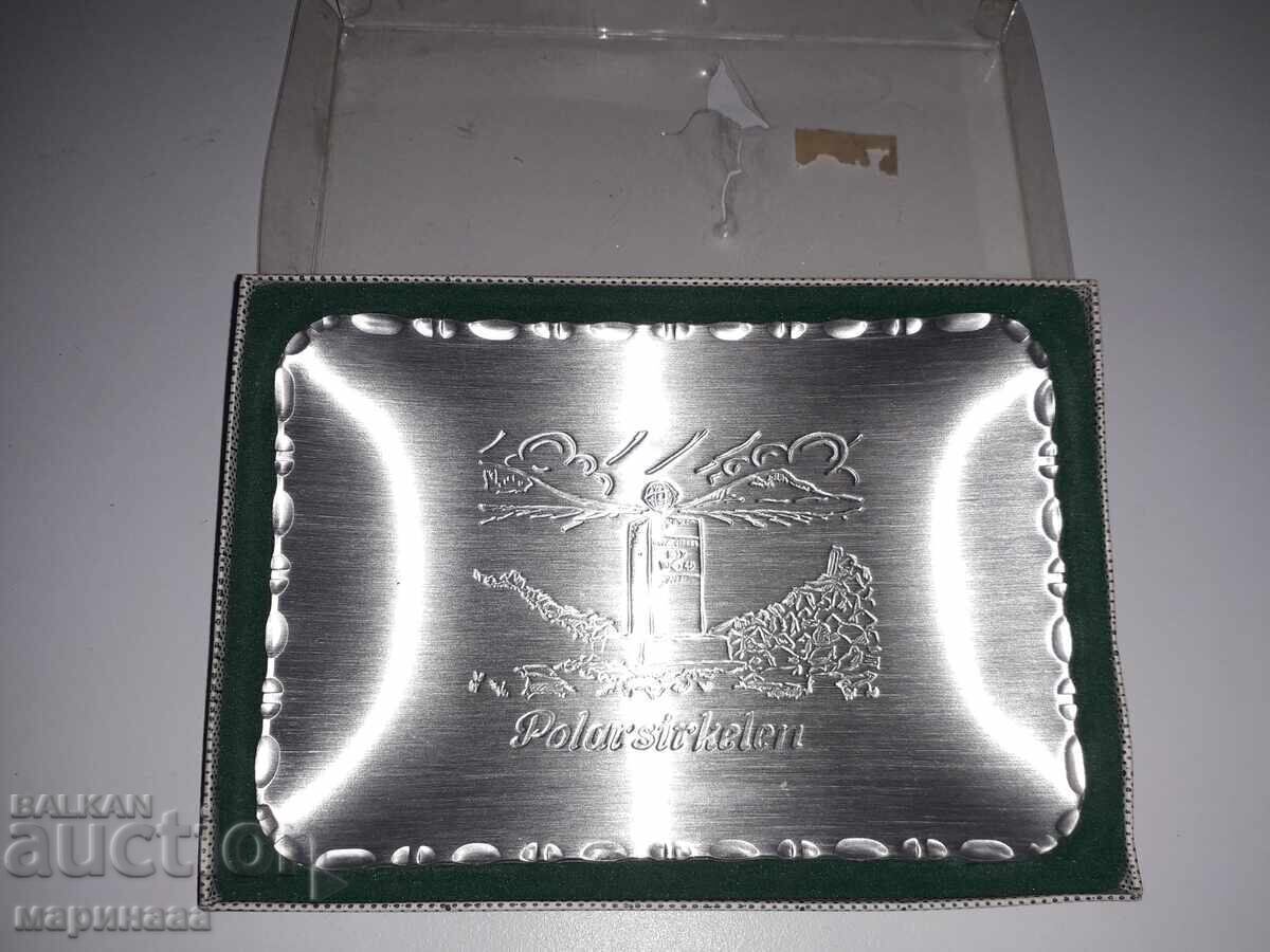 CUPCAKE. SOUVENIR. IN A BOX