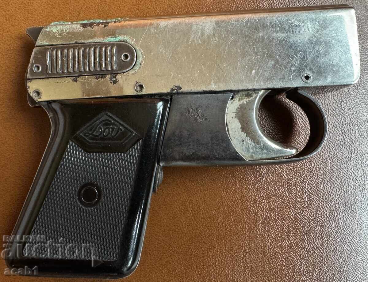 Auction LOV 9mm flare pistol + box of cartridges Auction LOV 9mm flare pistol + box of cartridges