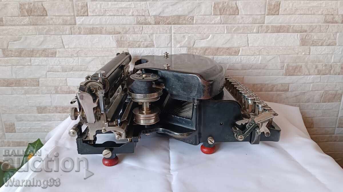 Аукцион Стара пишеща машина Adler Mod.7 - Made in Germany - 1939 год Аукцион Стара пишеща машина Adler Mod.7 - Made in Germany - 1939 год