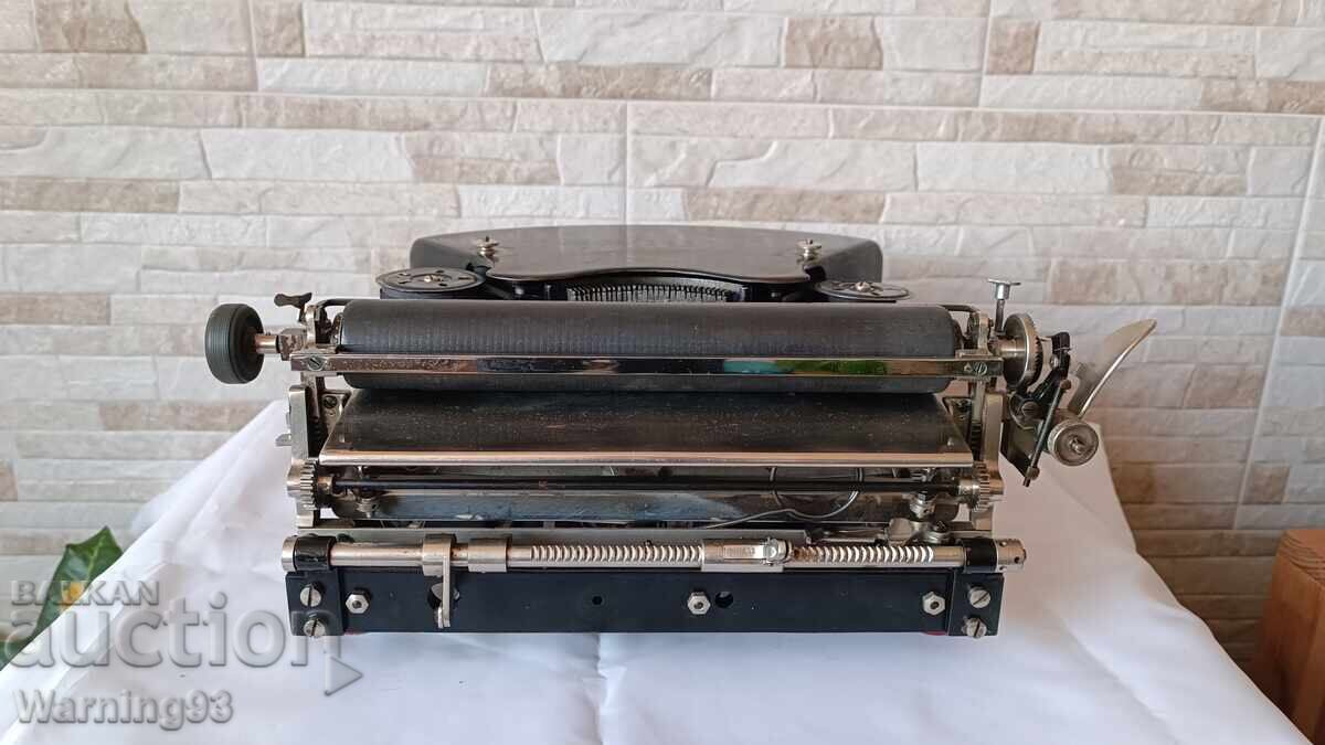Delivery of Old typewriter Adler Mod.7 - Made in Germany - 1939