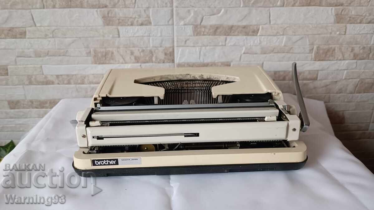 Delivery of Old typewriter Brother Deluxe 850TR - Made in Japan