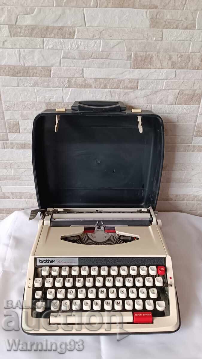 Old typewriter Brother Deluxe 850TR - Made in Japan