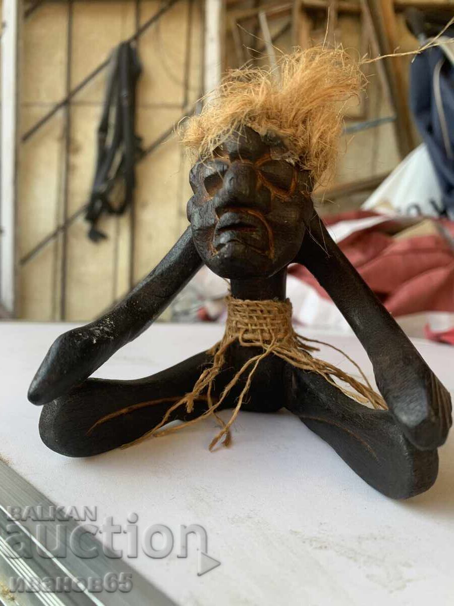 Delivery of wooden figure statuette Delivery of wooden figure statuette