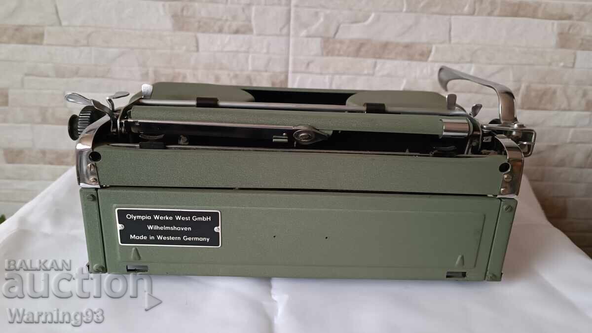 Delivery of Old Olympia SM2 typewriter - Made in Germany - 1950" Delivery of Old Olympia SM2 typewriter - Made in Germany - 1950"