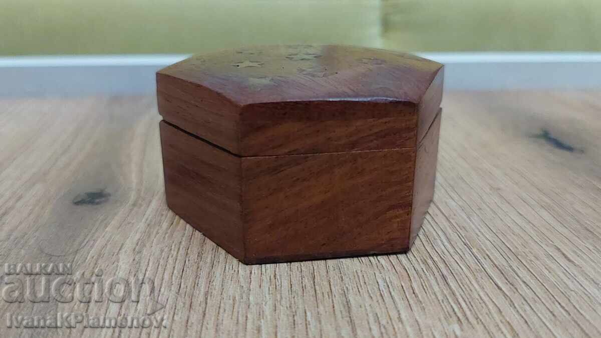 Κουτί από ξύλο και ορείχαλκο για συλλέκτες με τιμή 15.00 BGN | € 7.67 Κουτί από ξύλο και ορείχαλκο για συλλέκτες με τιμή 15.00 BGN | € 7.67