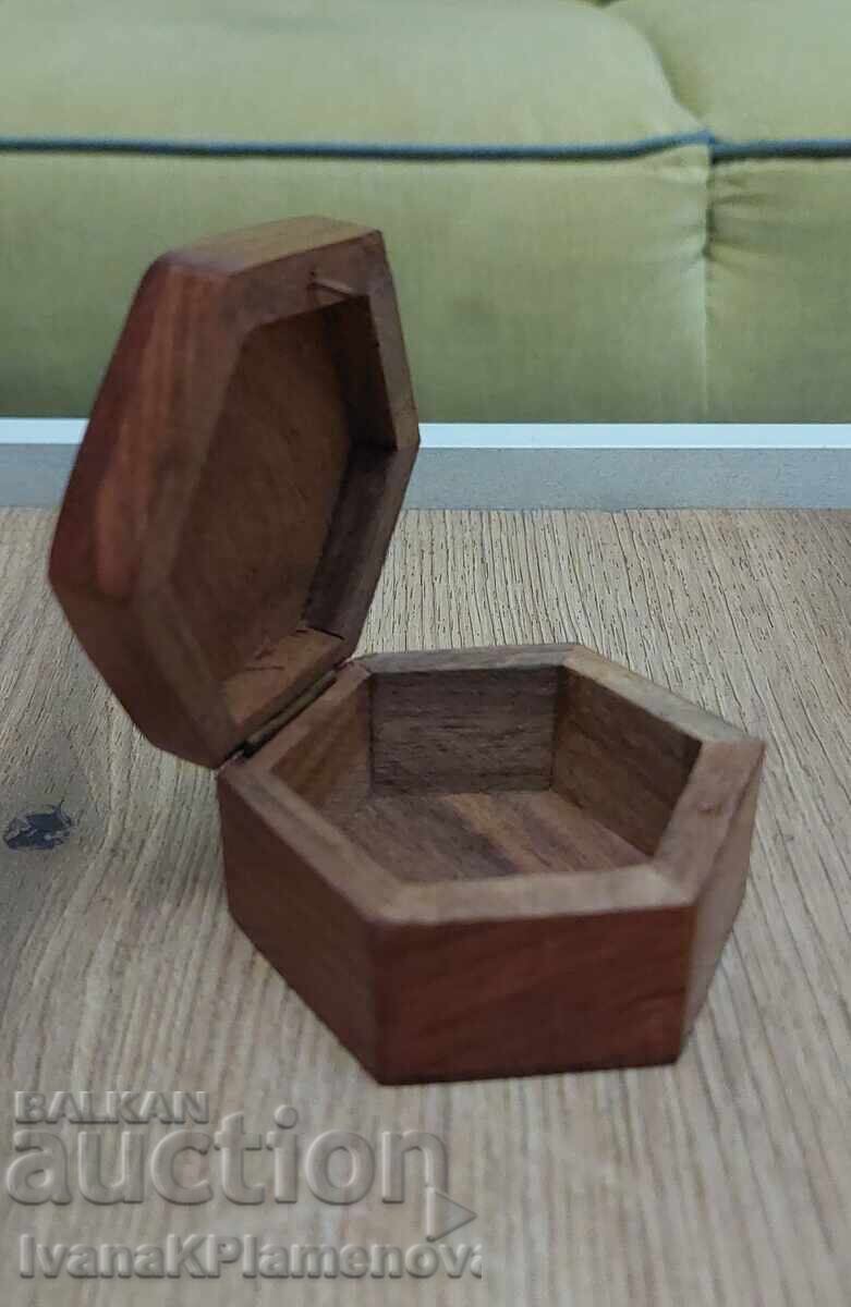 Παράδοση Κουτί από ξύλο και ορείχαλκο για συλλέκτες Παράδοση Κουτί από ξύλο και ορείχαλκο για συλλέκτες