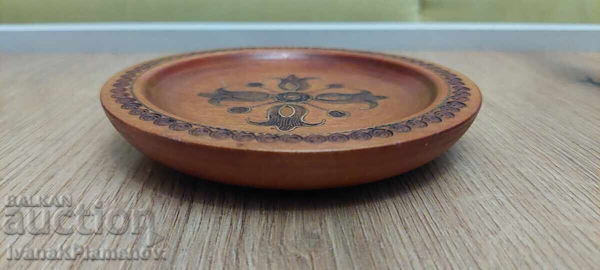 Delivery of Wood and brass panel for collectors, small