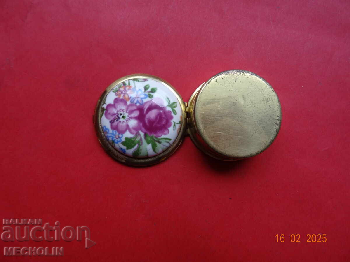 Доставка на СТАРА МЕТАЛНА КУТИЯ