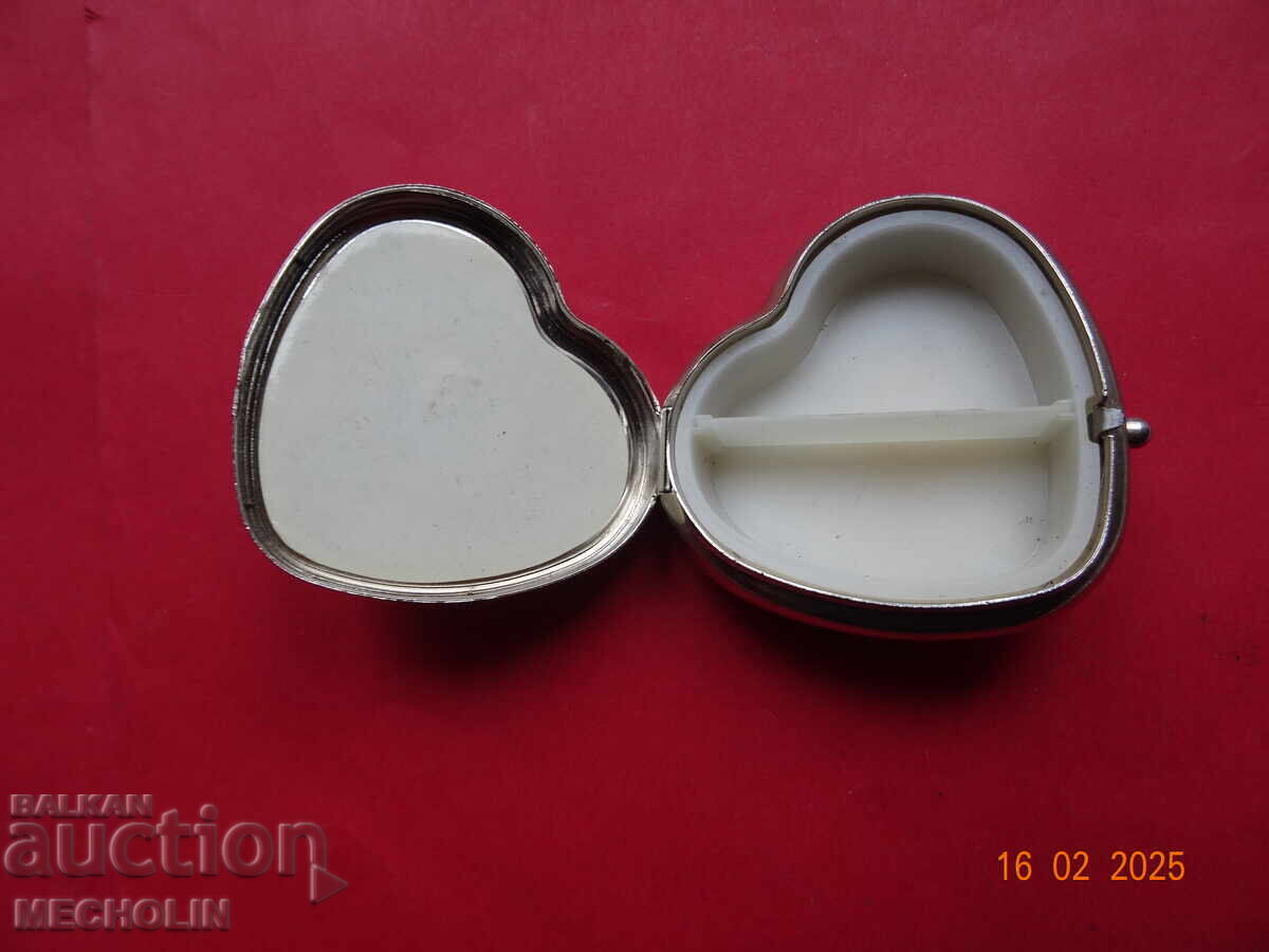 Аукцион СТАРА МЕТАЛНА КУТИЯ 2