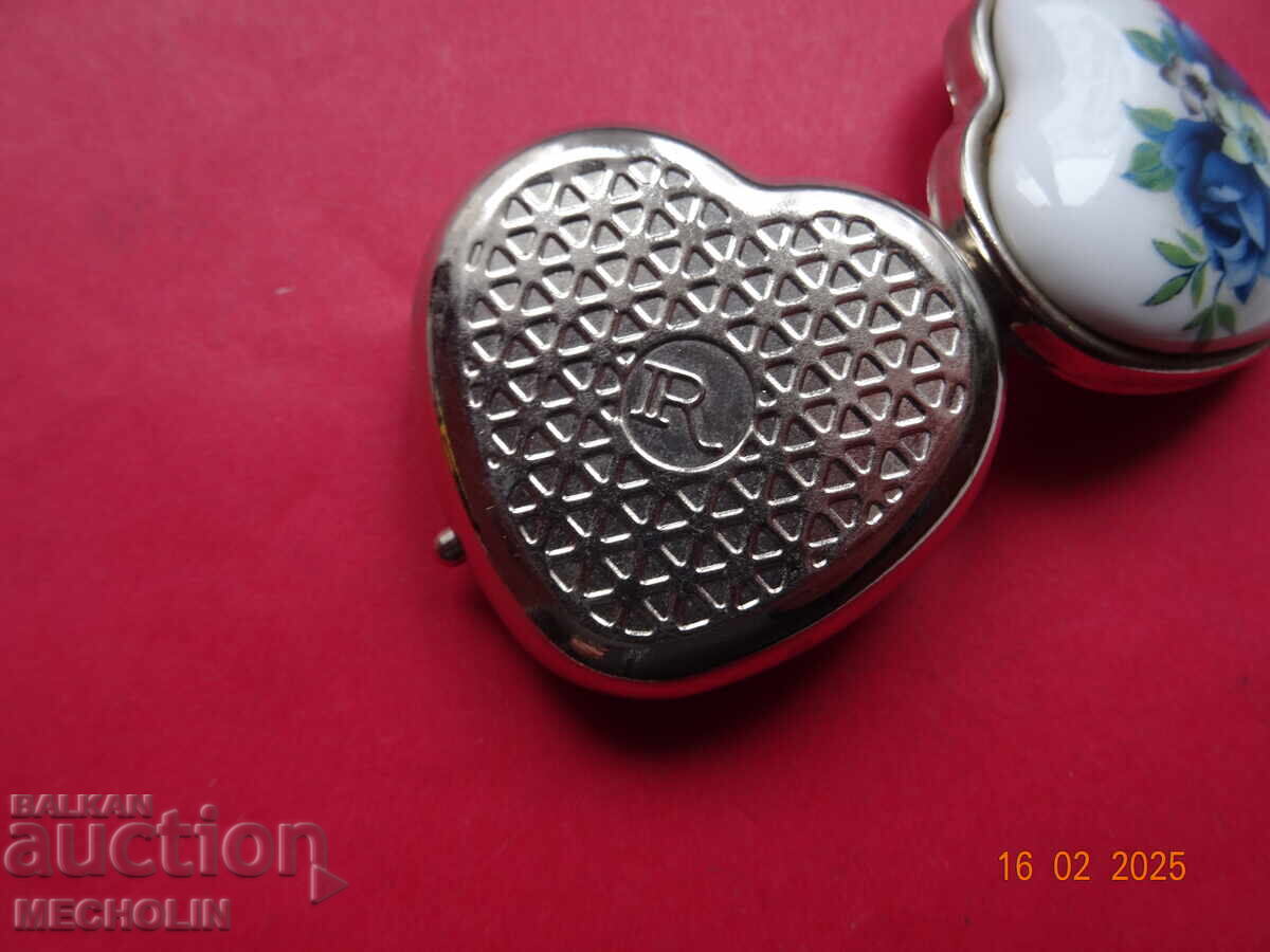 Доставка на СТАРА МЕТАЛНА КУТИЯ 2