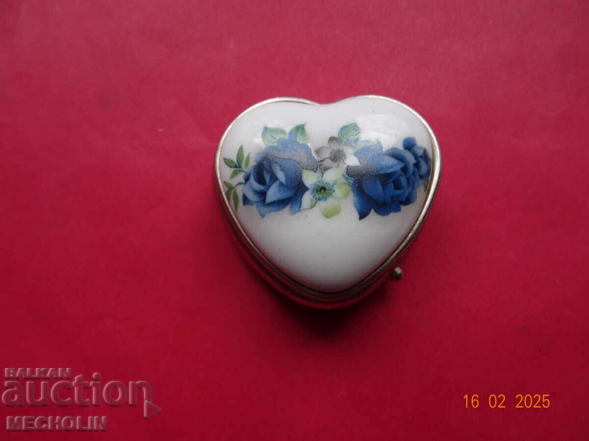 СТАРА МЕТАЛНА КУТИЯ 2