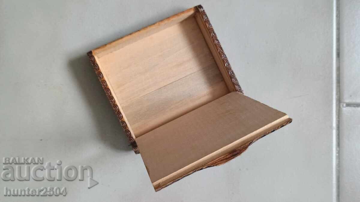 Snuff box, pyrography-9/7 cm with price 25.95 BGN | € 13.27 Snuff box, pyrography-9/7 cm with price 25.95 BGN | € 13.27