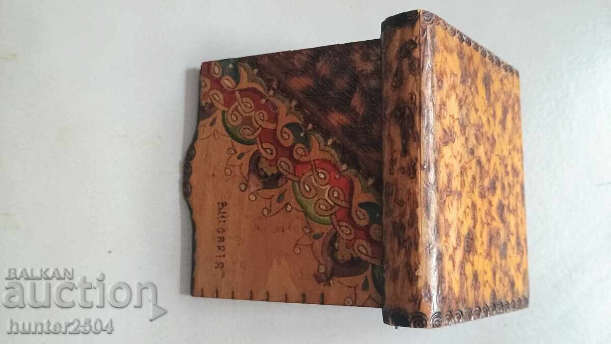 Auction Snuff box, pyrography-9/7 cm Auction Snuff box, pyrography-9/7 cm