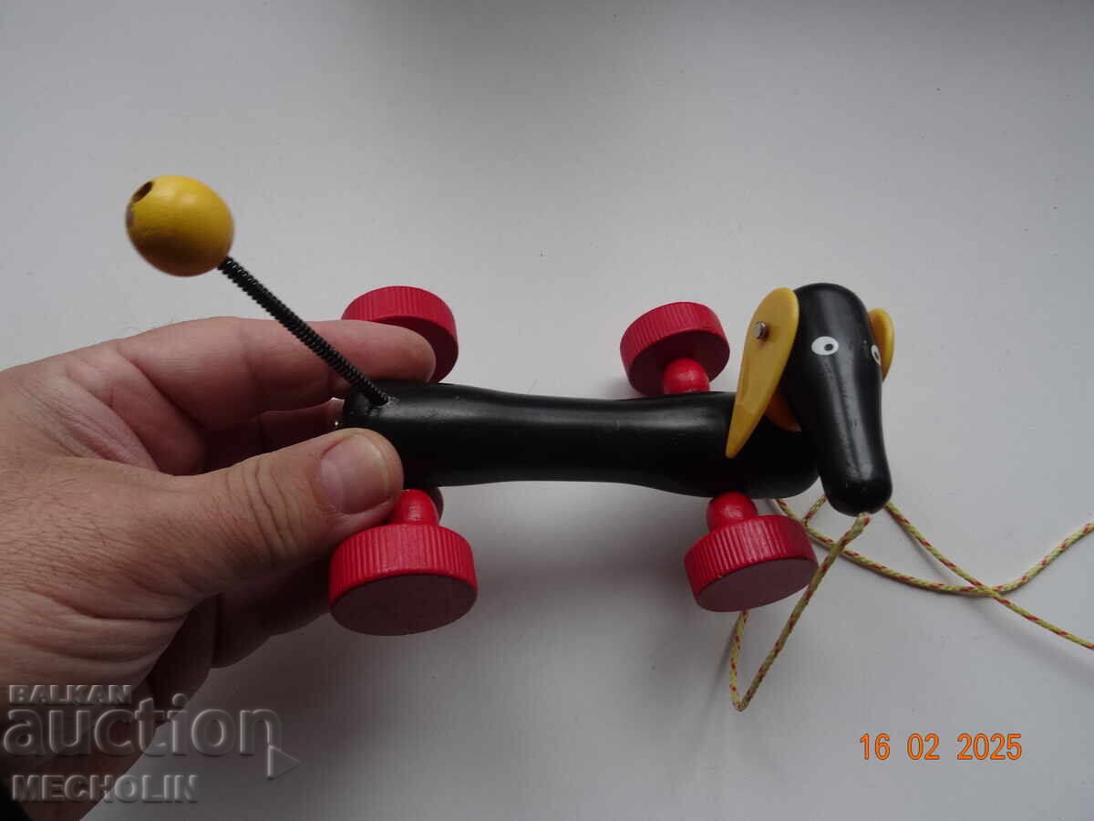 JUCĂRIE VECHE DE LEMN TECKEL cu preț 11.00 BGN | € 5.62