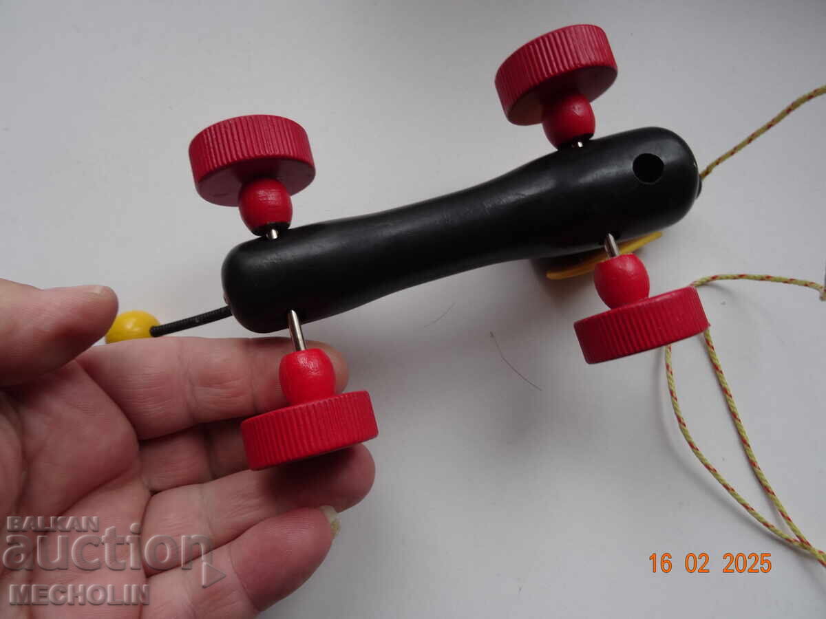 Livrarea JUCĂRIE VECHE DE LEMN TECKEL