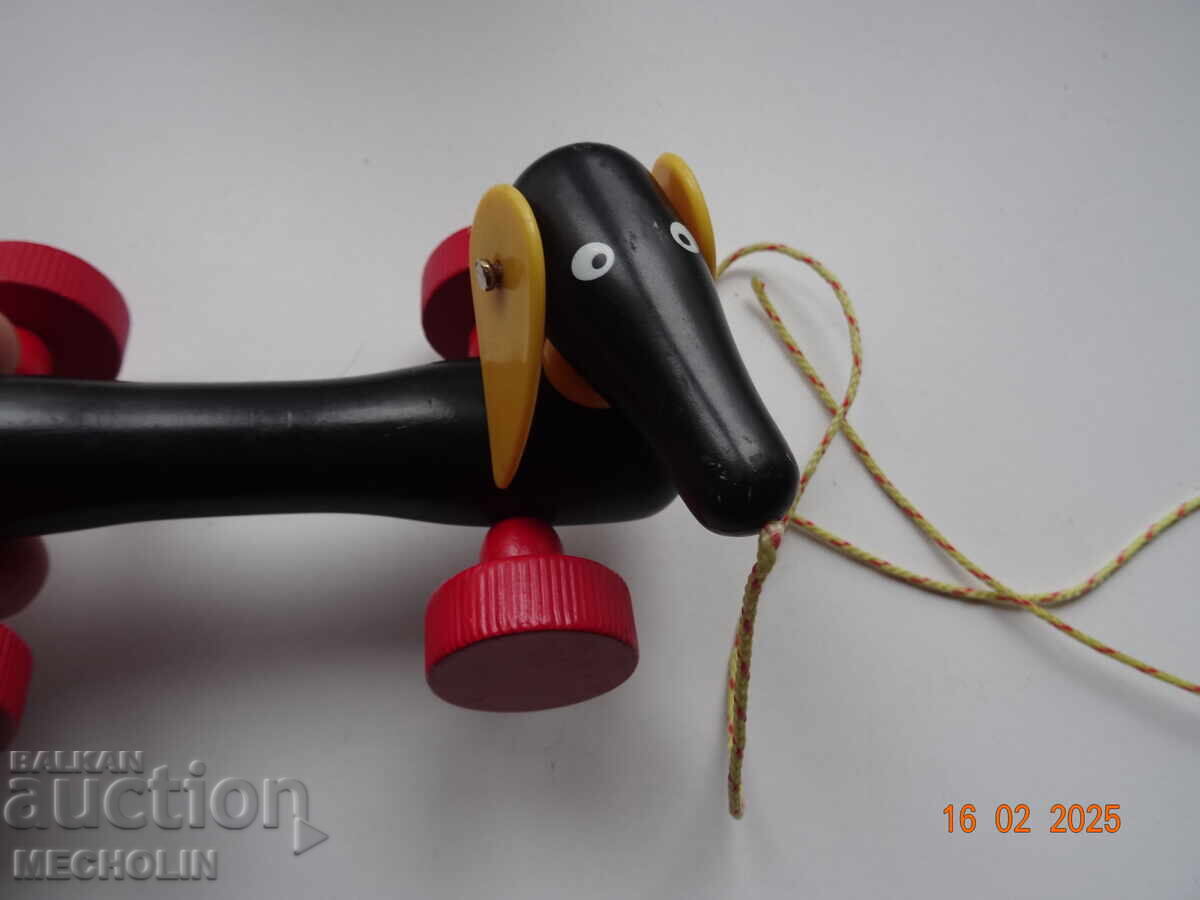 JUCĂRIE VECHE DE LEMN TECKEL