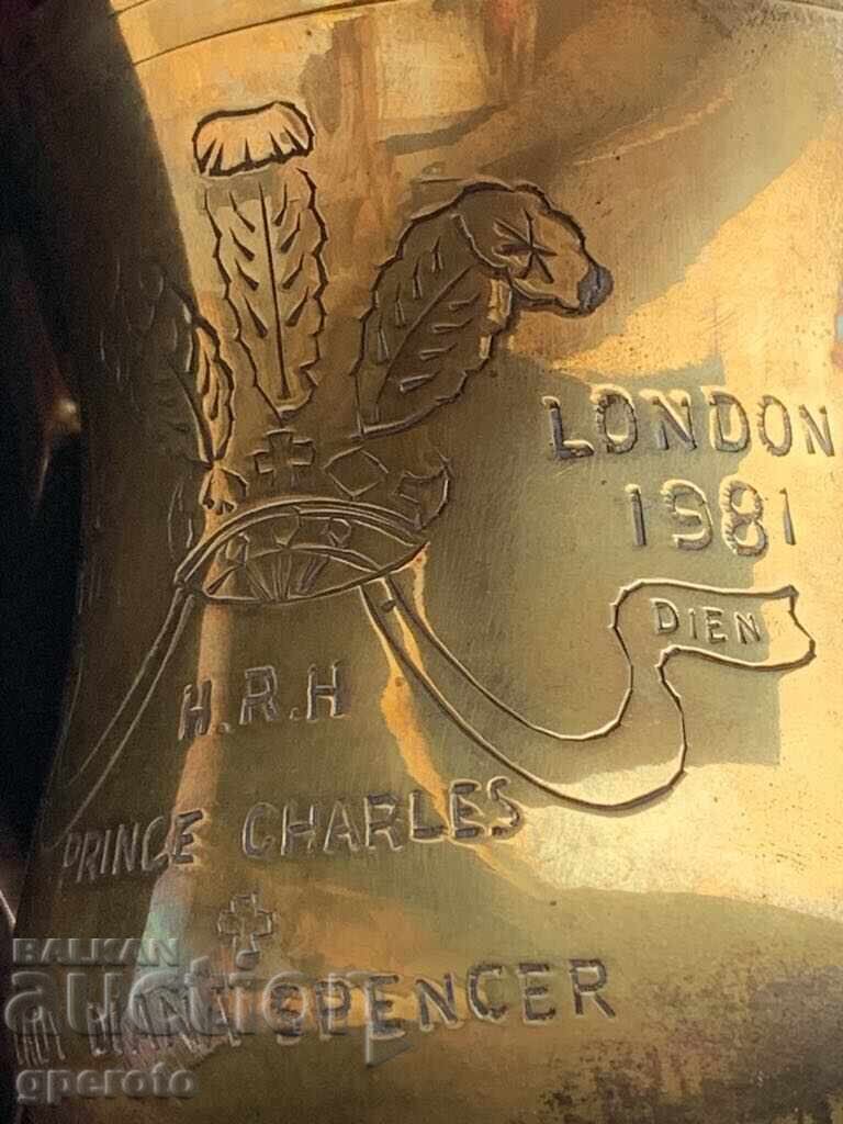 Massive rare glass from the wedding of Charles and Diana - 1981. with price 79.00 BGN | € 40.39 Massive rare glass from the wedding of Charles and Diana - 1981. with price 79.00 BGN | € 40.39