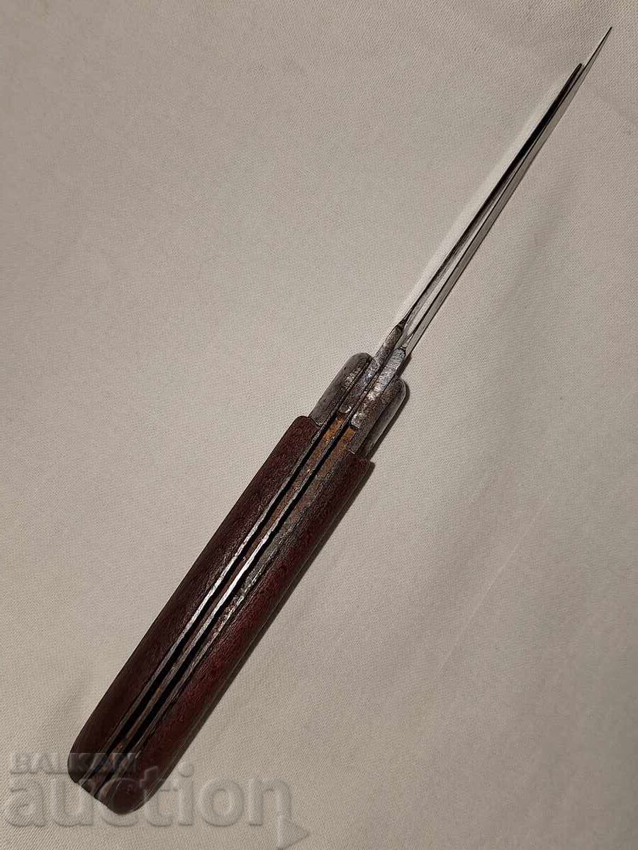 Delivery of Old branded pocket folding knife tool Delivery of Old branded pocket folding knife tool