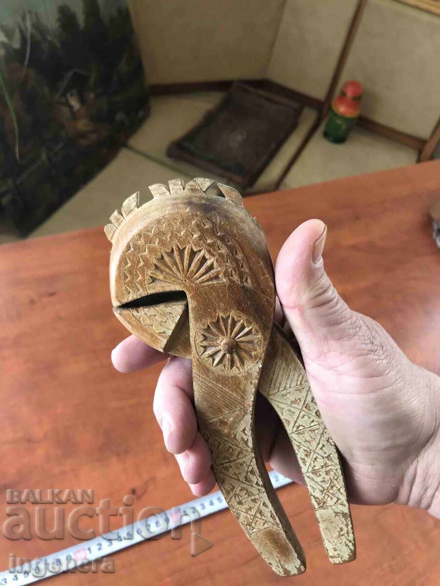NUT CRUSHER NUT CRUSHER WOOD CARVING ANTIQUE TOOL. with price 39.00 BGN | € 19.94
