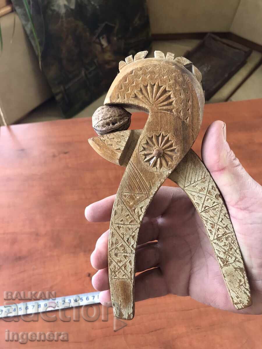 Auction  NUT CRUSHER NUT CRUSHER WOOD CARVING ANTIQUE TOOL.