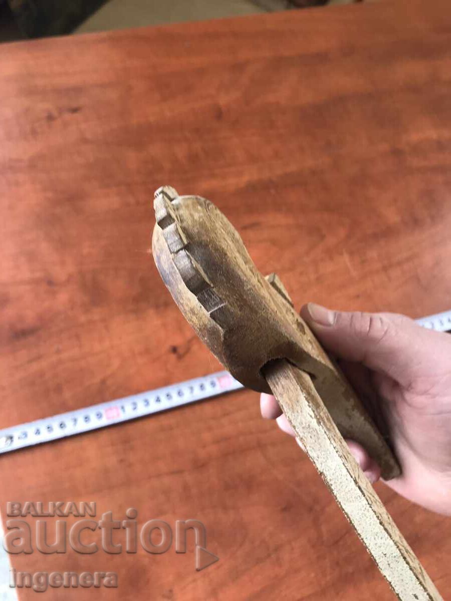Delivery of NUT CRUSHER NUT CRUSHER WOOD CARVING ANTIQUE TOOL.
