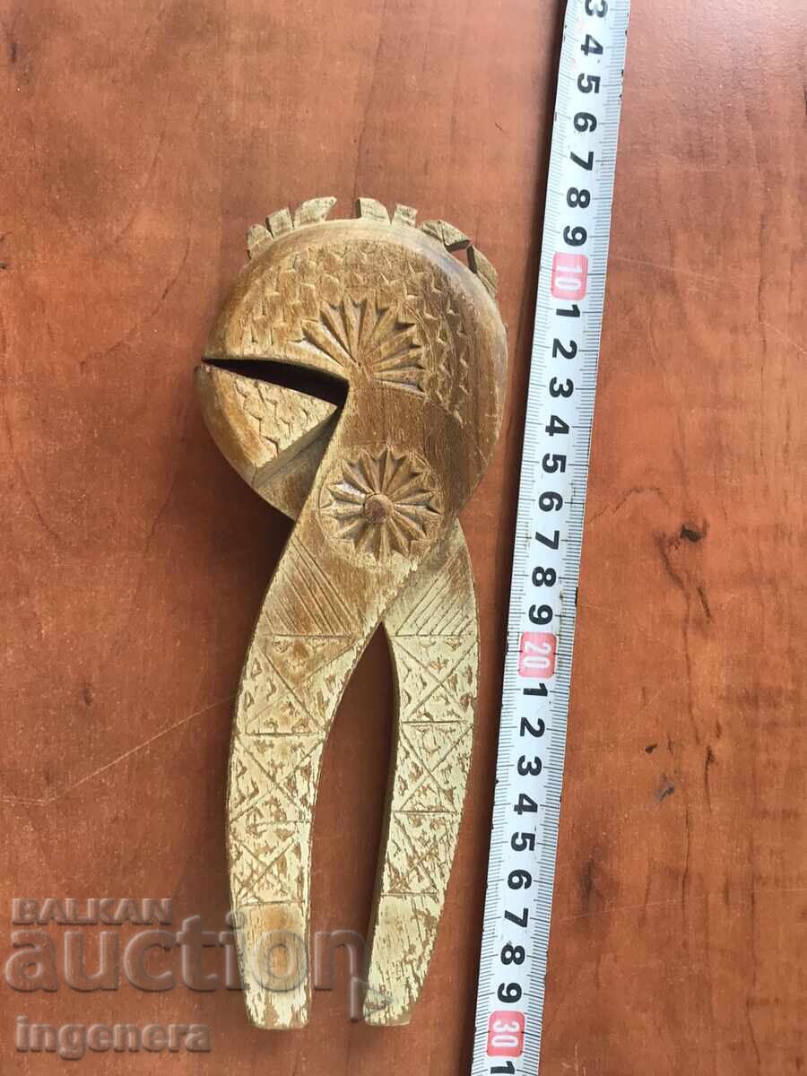 NUT CRUSHER NUT CRUSHER WOOD CARVING ANTIQUE TOOL.