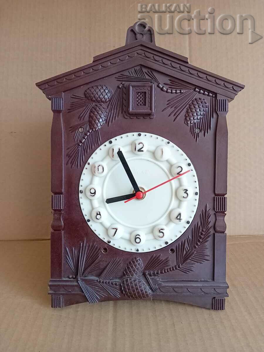 стенен кварцов реновиран часовник кукувичка кукувица с цена 41.00 лв. | € 20.96 стенен кварцов реновиран часовник кукувичка кукувица с цена 41.00 лв. | € 20.96