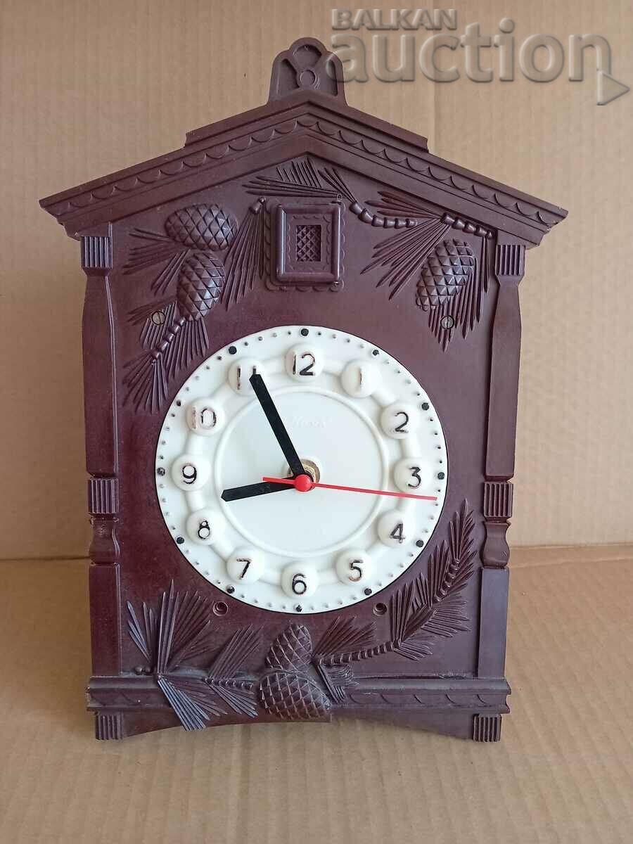 Аукцион стенен кварцов реновиран часовник кукувичка кукувица Аукцион стенен кварцов реновиран часовник кукувичка кукувица
