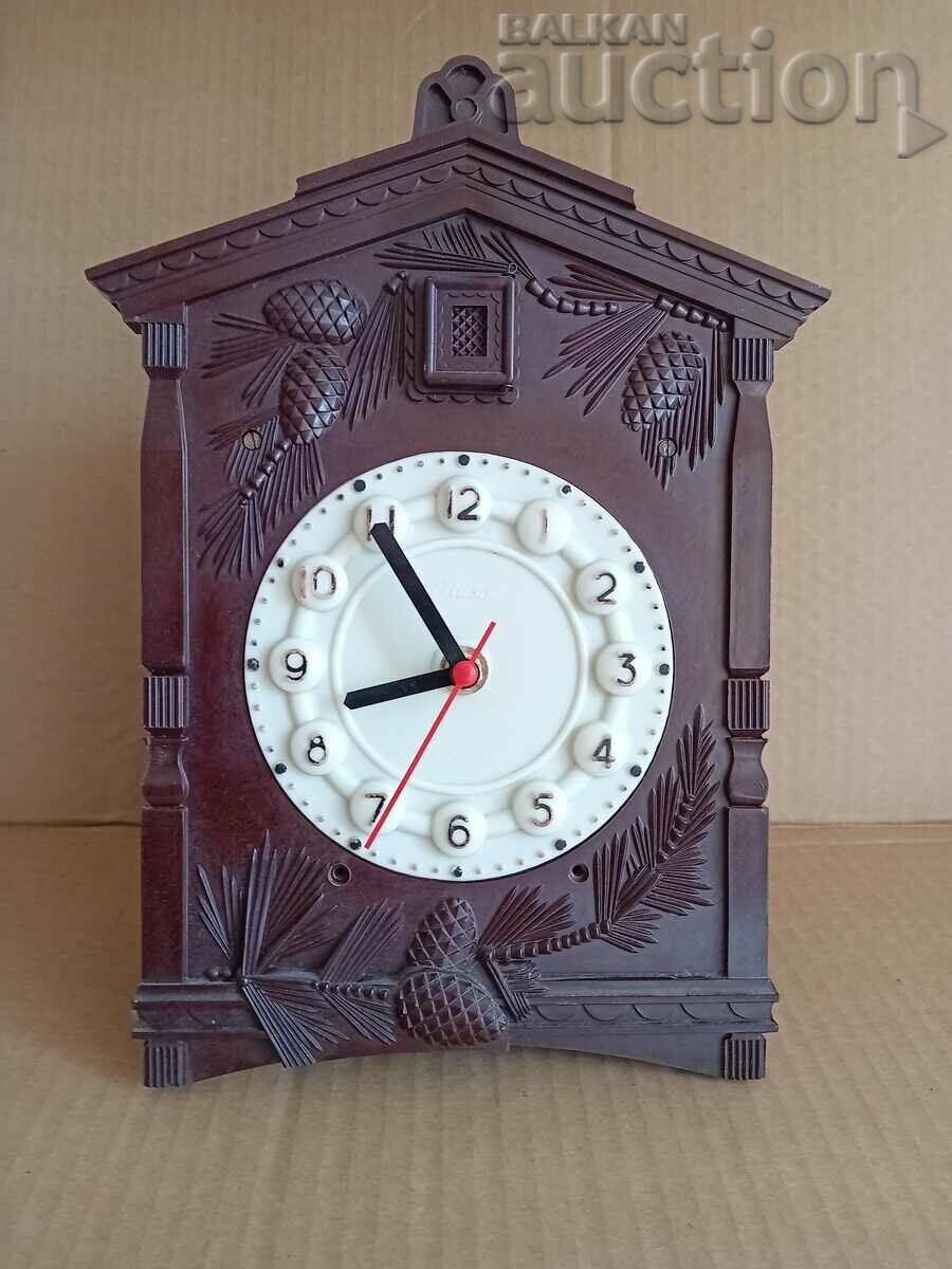 стенен кварцов реновиран часовник кукувичка кукувица стенен кварцов реновиран часовник кукувичка кукувица