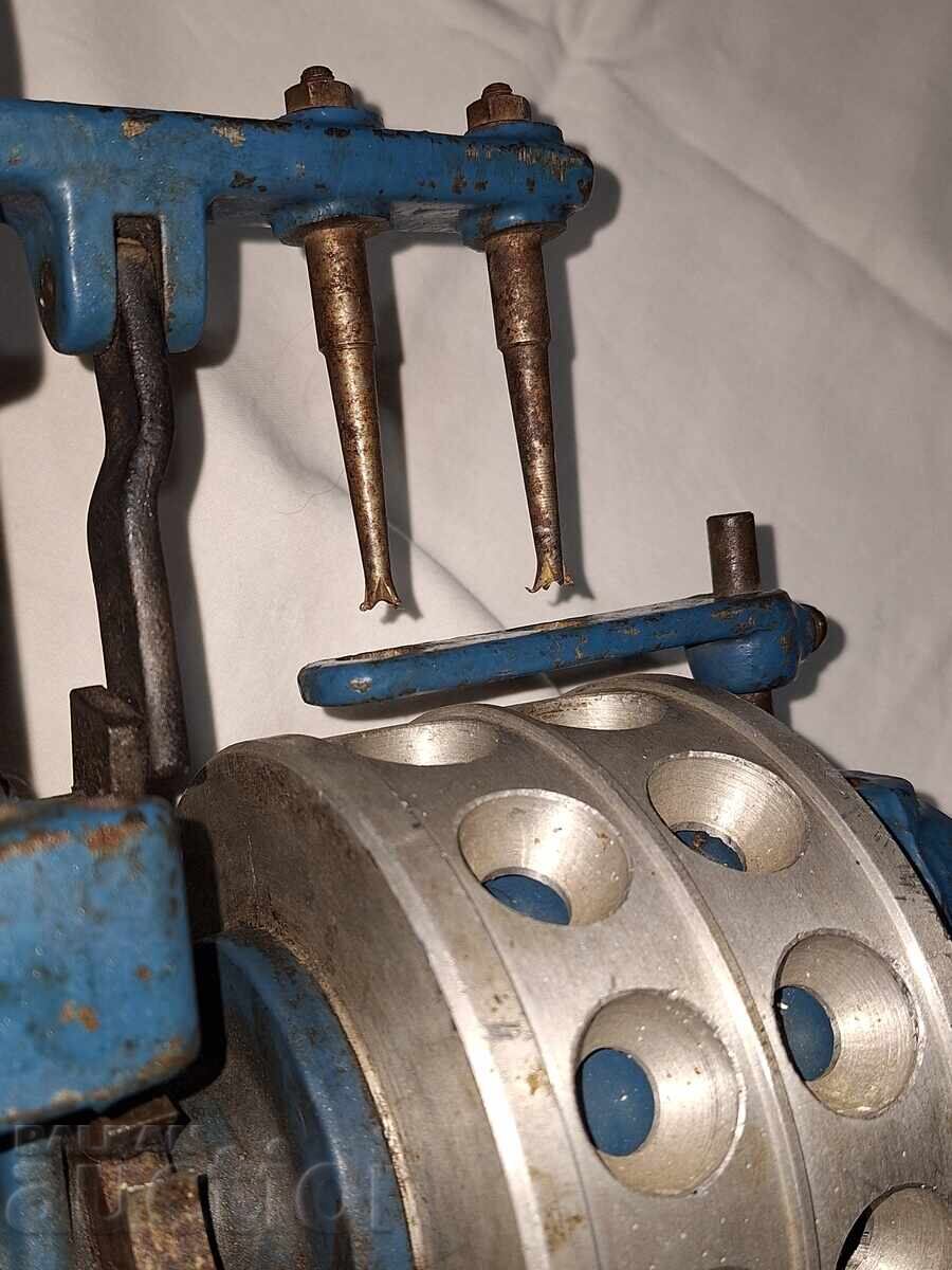 Стара тежка настолна ръчна машина - 5 Стара тежка настолна ръчна машина - 5