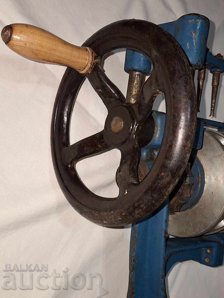 Стара тежка настолна ръчна машина - 7 Стара тежка настолна ръчна машина - 7