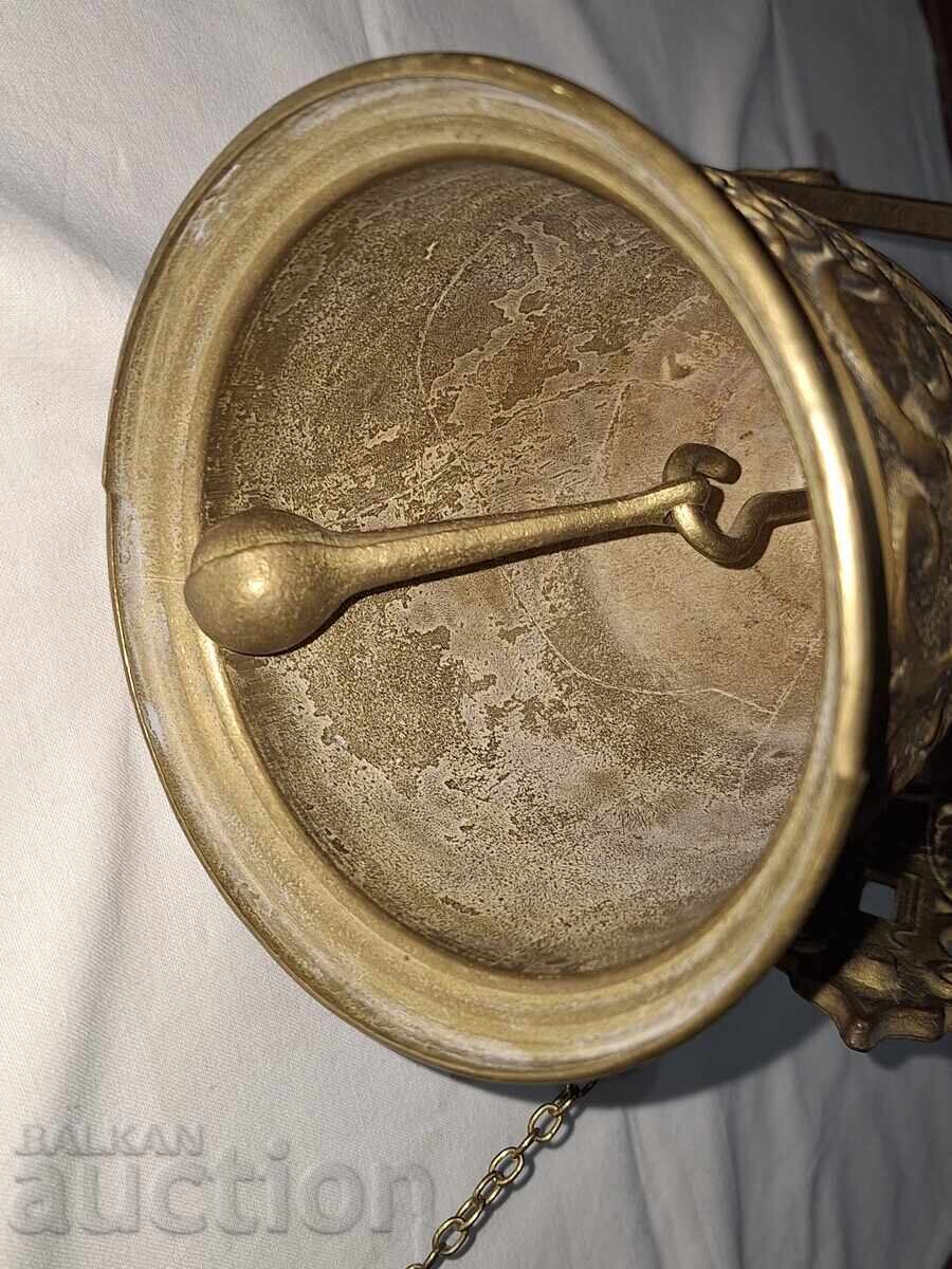 Παράδοση Παλιό μεγάλο χάλκινο κουδούνι πόρτας Παράδοση Παλιό μεγάλο χάλκινο κουδούνι πόρτας