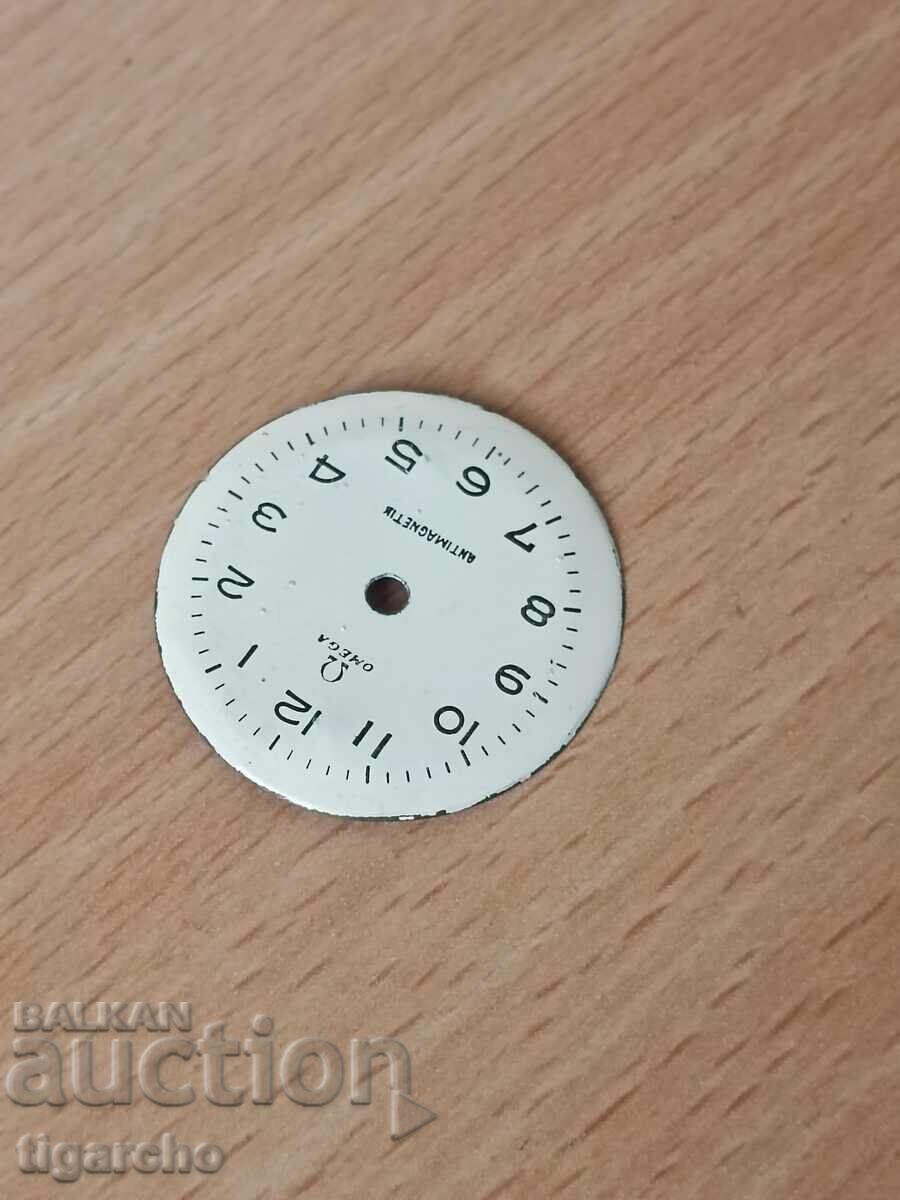 Delivery of Men's watch face Delivery of Men's watch face