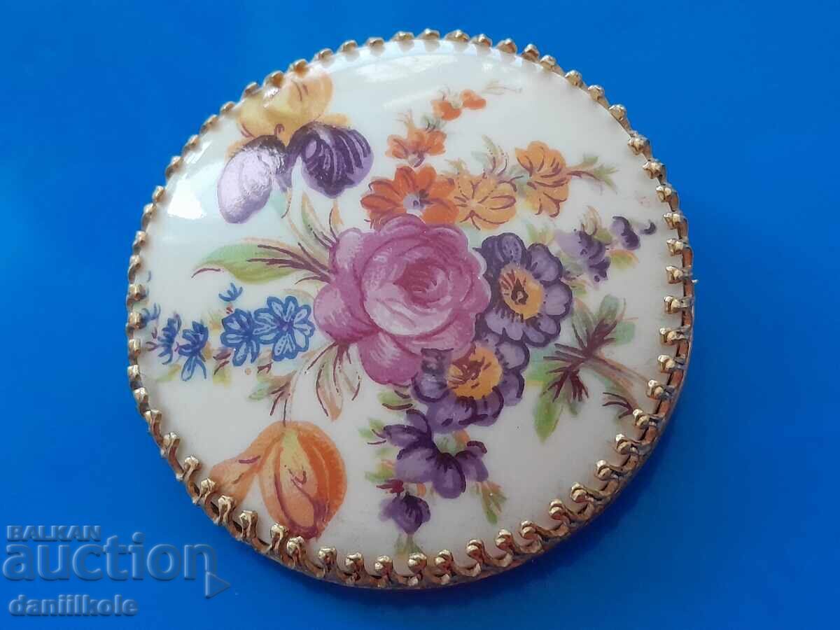 Auction *$*Y*$* STUNNING PORCELAIN BROOCH - FLORAL MOTIF*$*Y*$* Auction *$*Y*$* STUNNING PORCELAIN BROOCH - FLORAL MOTIF*$*Y*$*