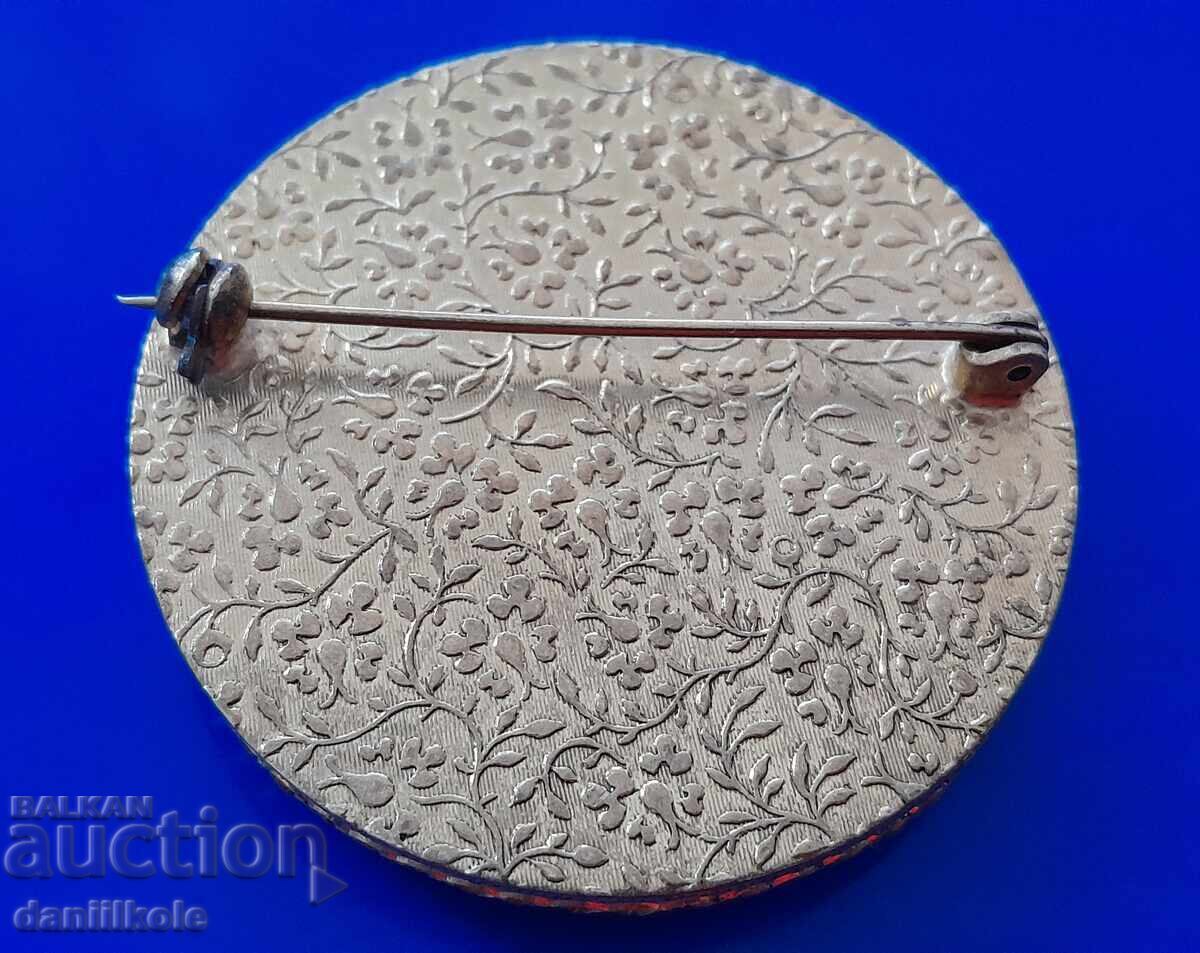 Delivery of *$*Y*$* STUNNING PORCELAIN BROOCH - FLORAL MOTIF*$*Y*$* Delivery of *$*Y*$* STUNNING PORCELAIN BROOCH - FLORAL MOTIF*$*Y*$*