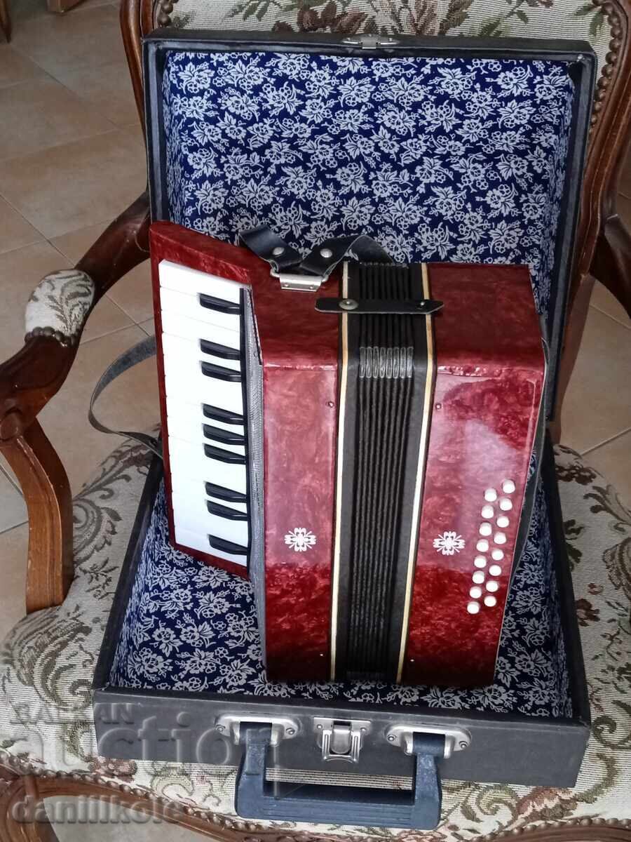 Delivery of *$*Y*$* GREAT CHILDREN'S ACCORDION USSR UNUSED *$*Y*$*