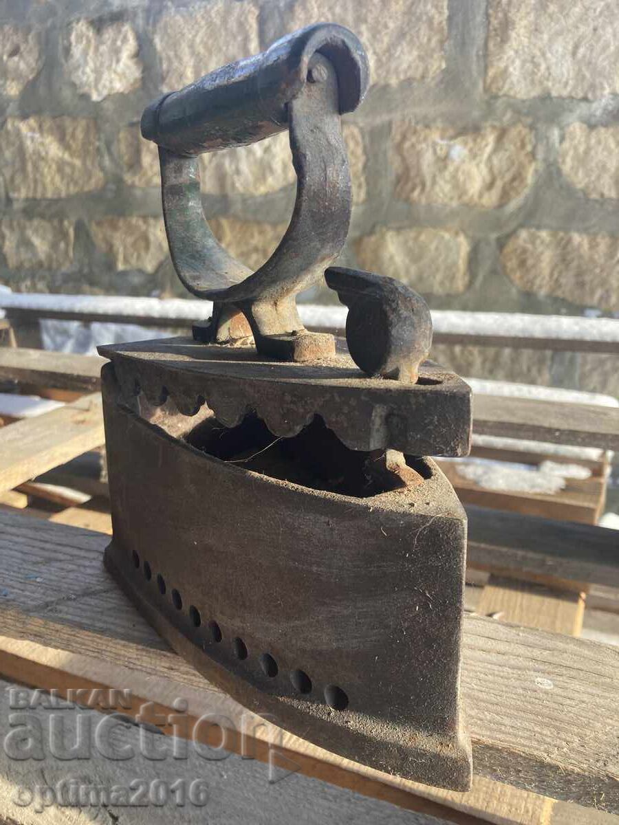 Antique iron with price 40.00 BGN | € 20.45 Antique iron with price 40.00 BGN | € 20.45