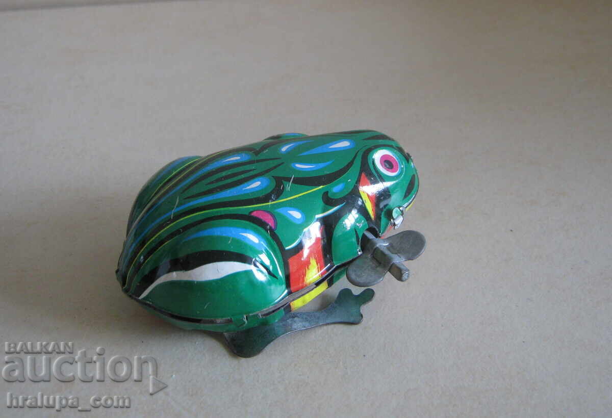 Метална механична играчка жаба с ключ с цена 10.00 лв. | € 5.11 Метална механична играчка жаба с ключ с цена 10.00 лв. | € 5.11